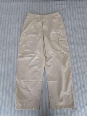 Uniqlo Wide Cargo Pants. (Off White)